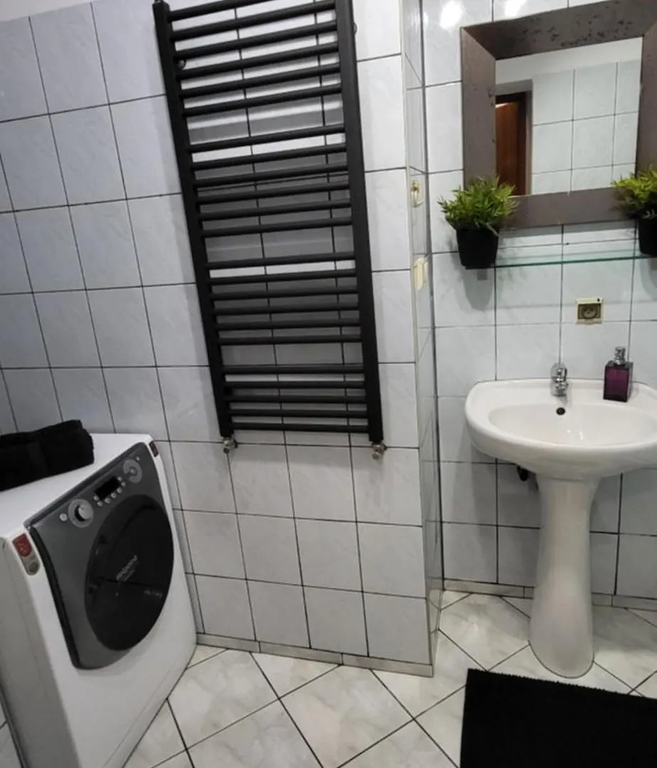 Quiet Basement Apartment Poznan